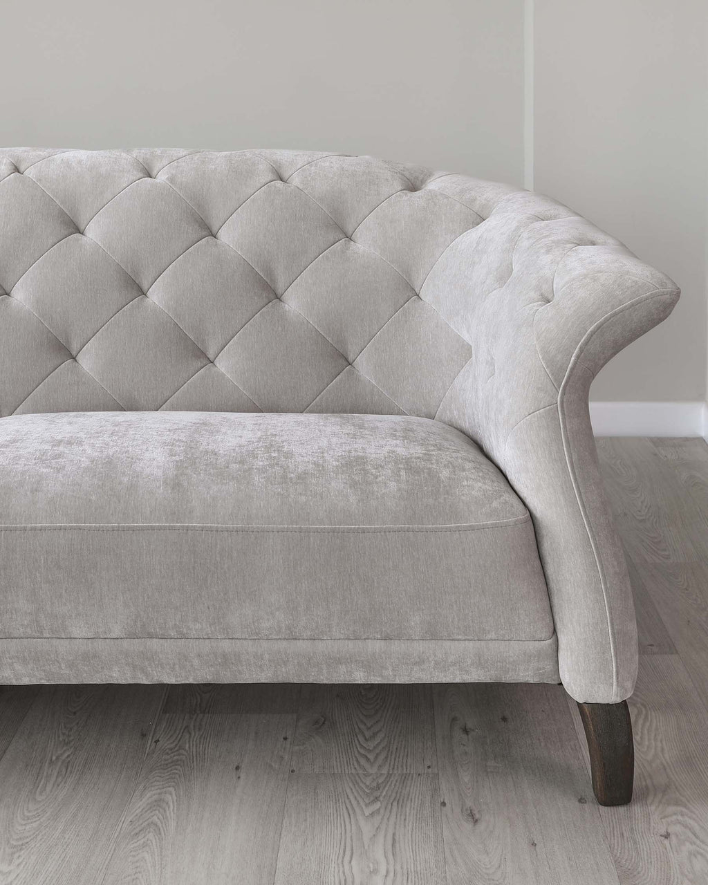 Canapé Chesterfield 3 places Luxe en tissu gris clair