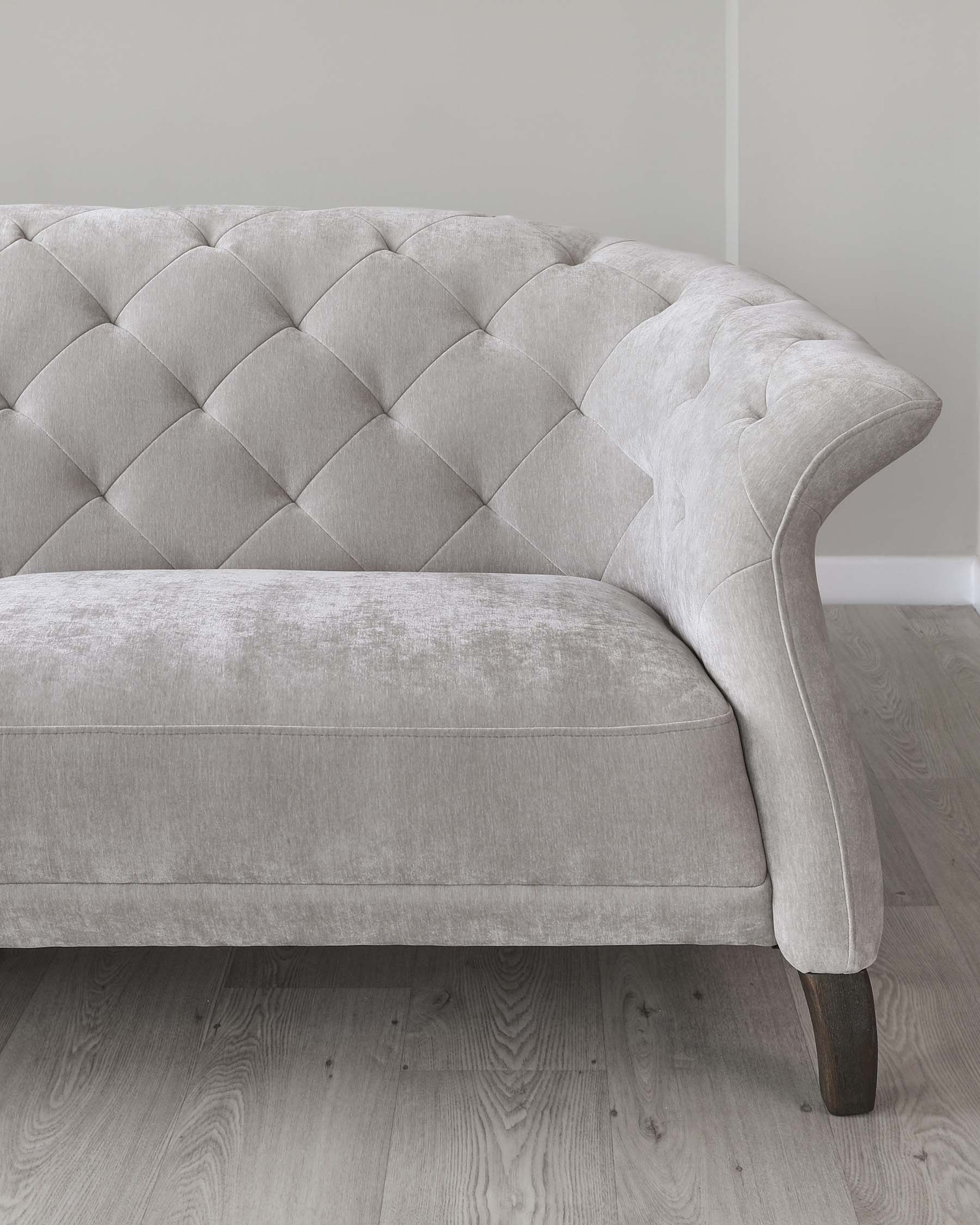 Canapé Chesterfield 3 places Luxe en tissu gris clair
