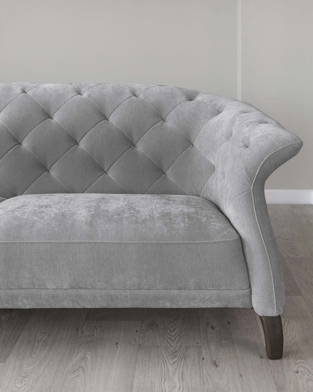 Canapé Chesterfield 3 places moderne et luxueux en tissu gris moyen