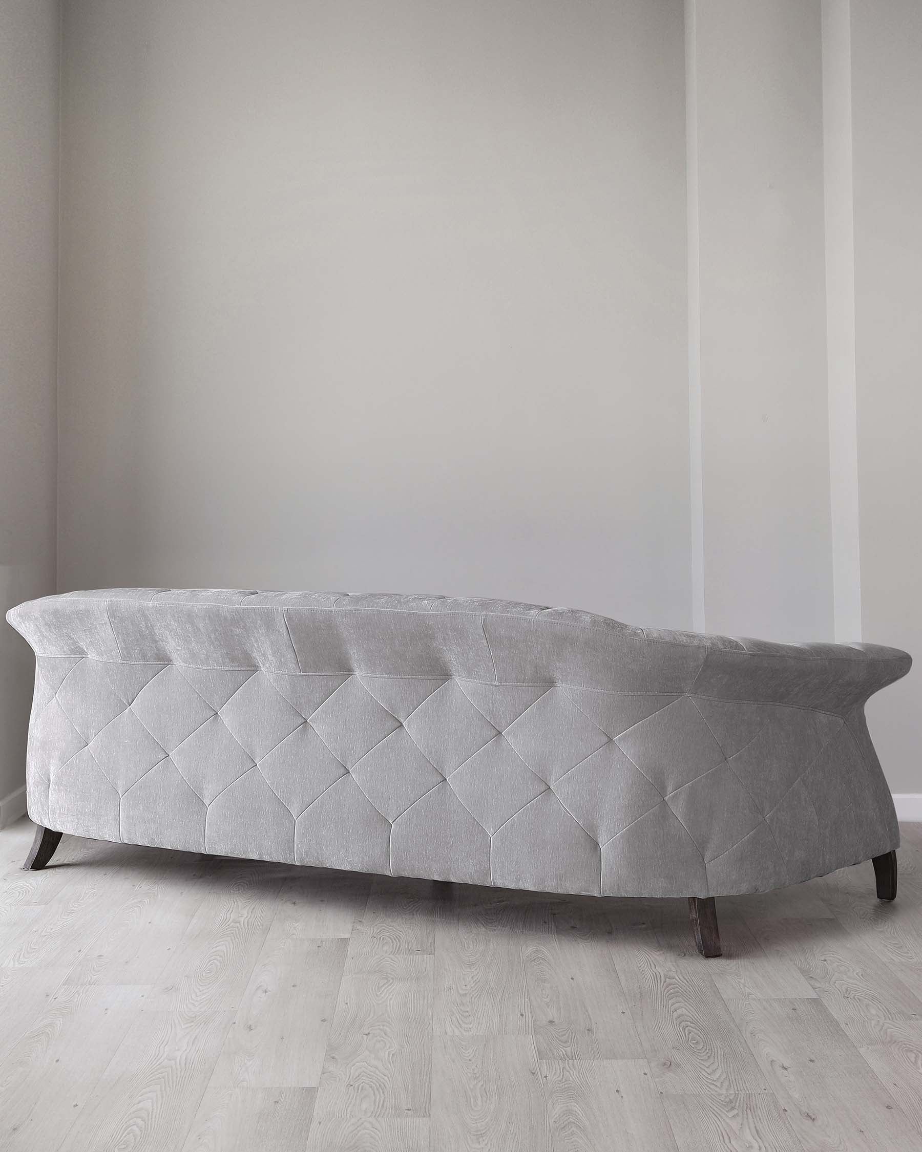 Canapé Chesterfield 3 places moderne et luxueux en tissu gris moyen