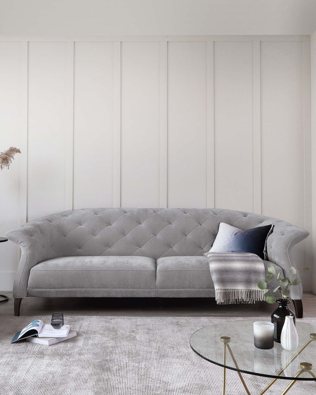 Canapé Chesterfield 3 places moderne et luxueux en tissu gris moyen