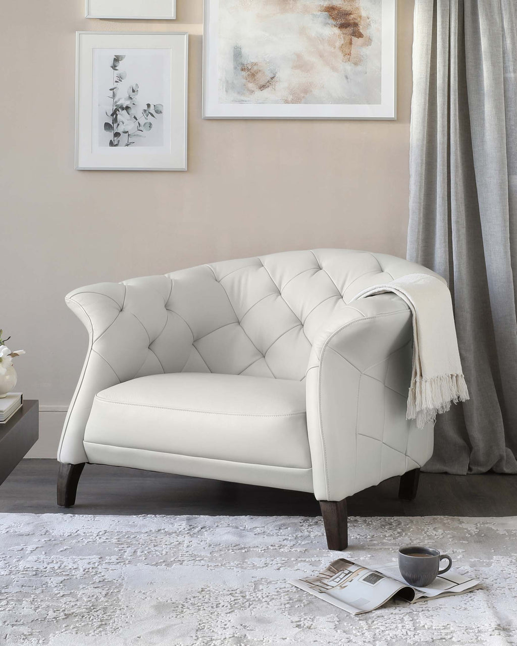 Fauteuil de luxe moderne en cuir blanc et pieds en bois foncé
