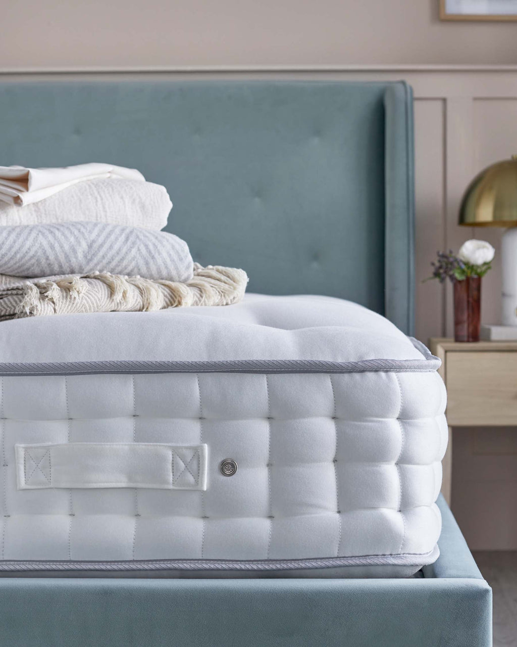 Matelas Luxury Comfort à 12 500 ressorts ensachés, format moyen king