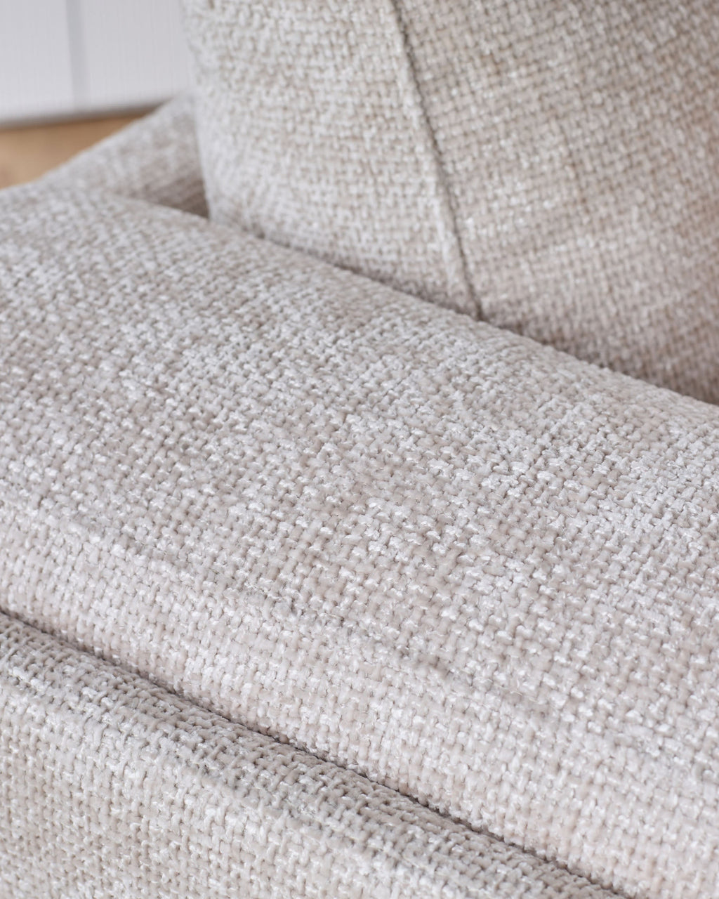 Petit canapé d'angle Lynetta en tissu naturel avec repose-pieds