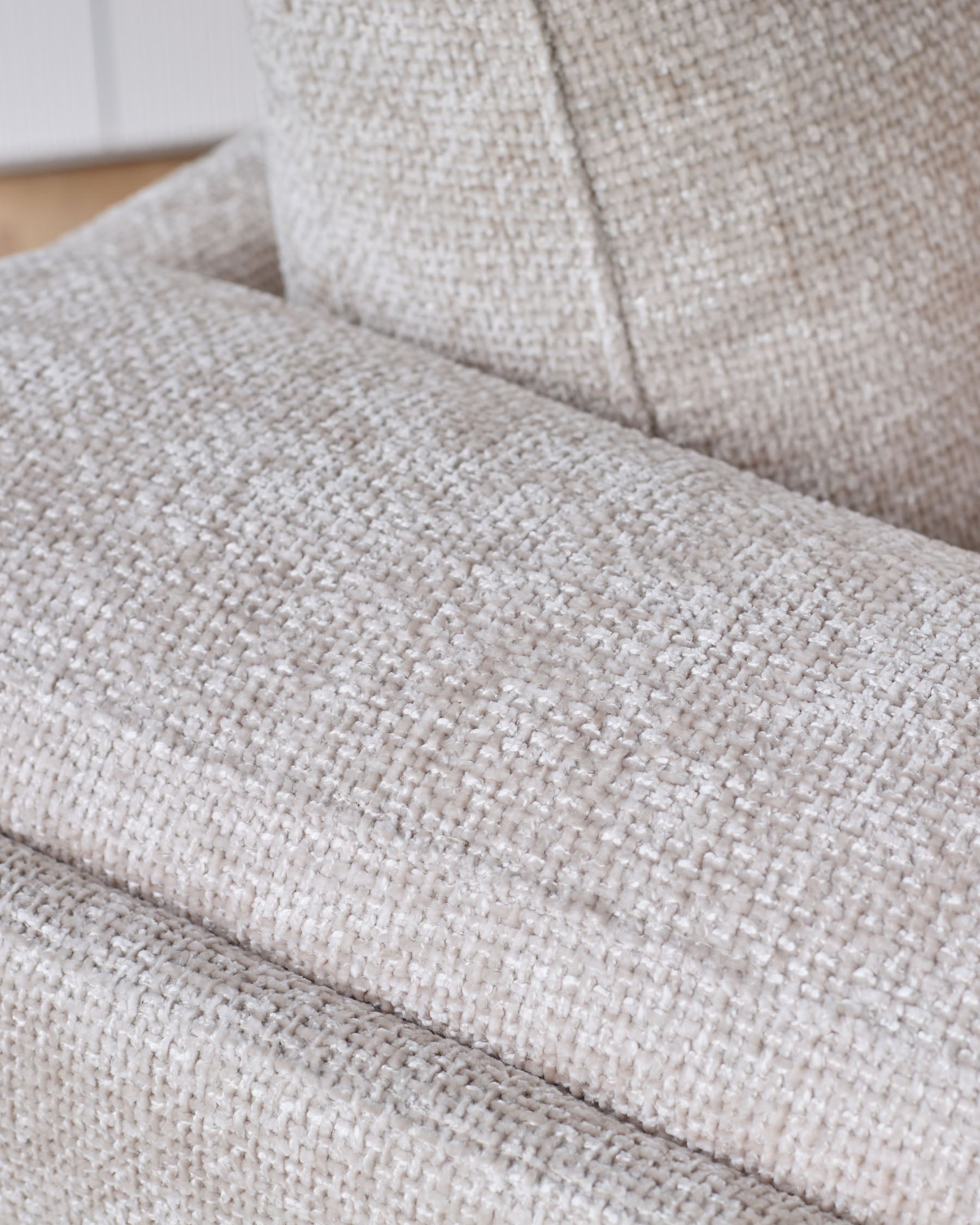 Petit canapé d'angle Lynetta en tissu naturel avec repose-pieds