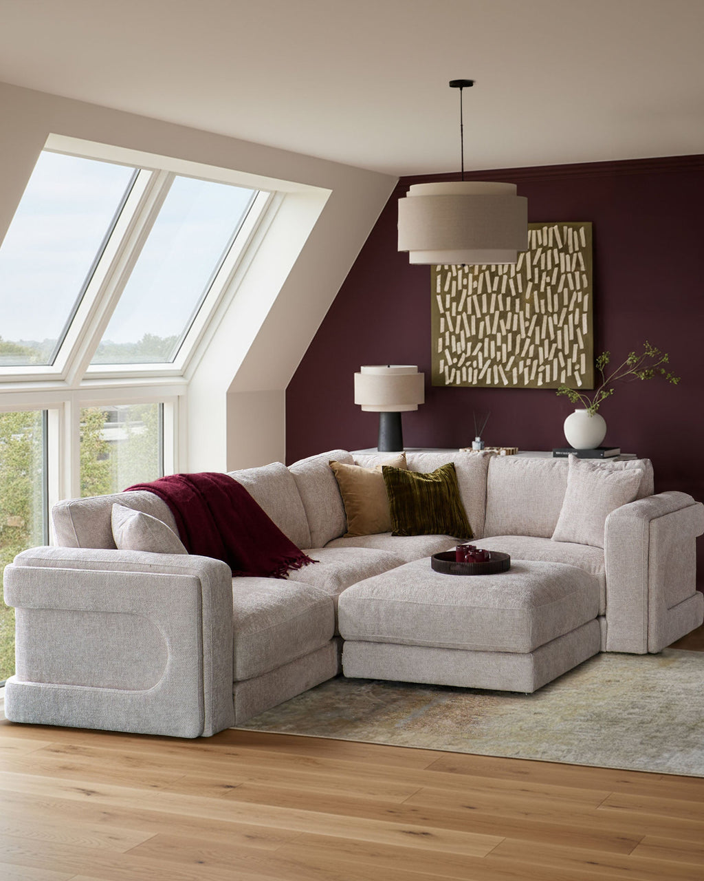 Petit canapé d'angle Lynetta en tissu naturel avec repose-pieds