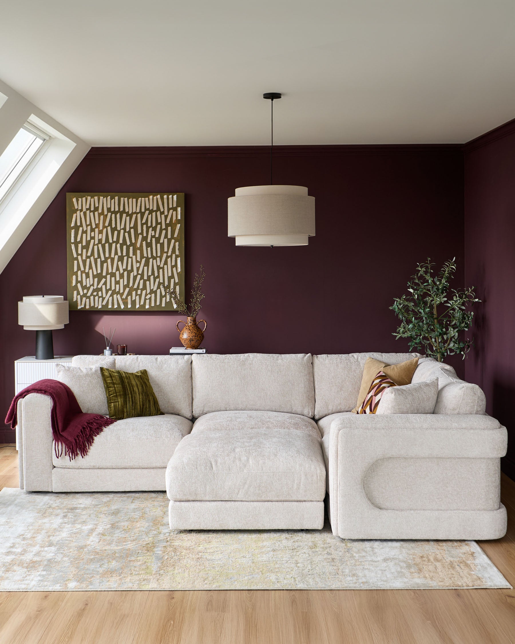 Petit canapé d'angle Lynetta en tissu naturel avec repose-pieds