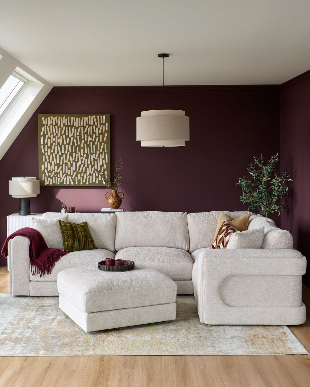 Petit canapé d'angle Lynetta en tissu naturel avec repose-pieds