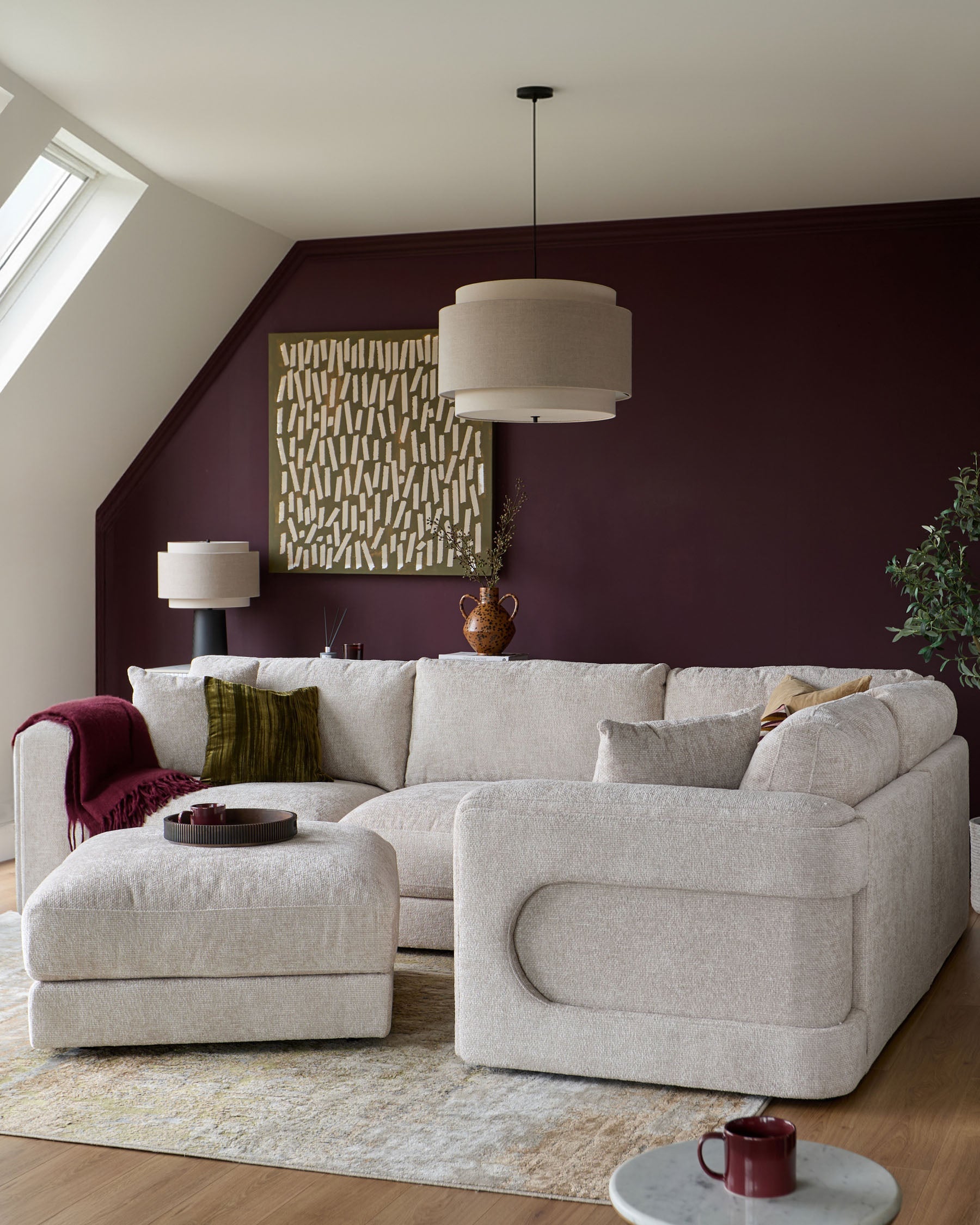 Petit canapé d'angle Lynetta en tissu naturel avec repose-pieds