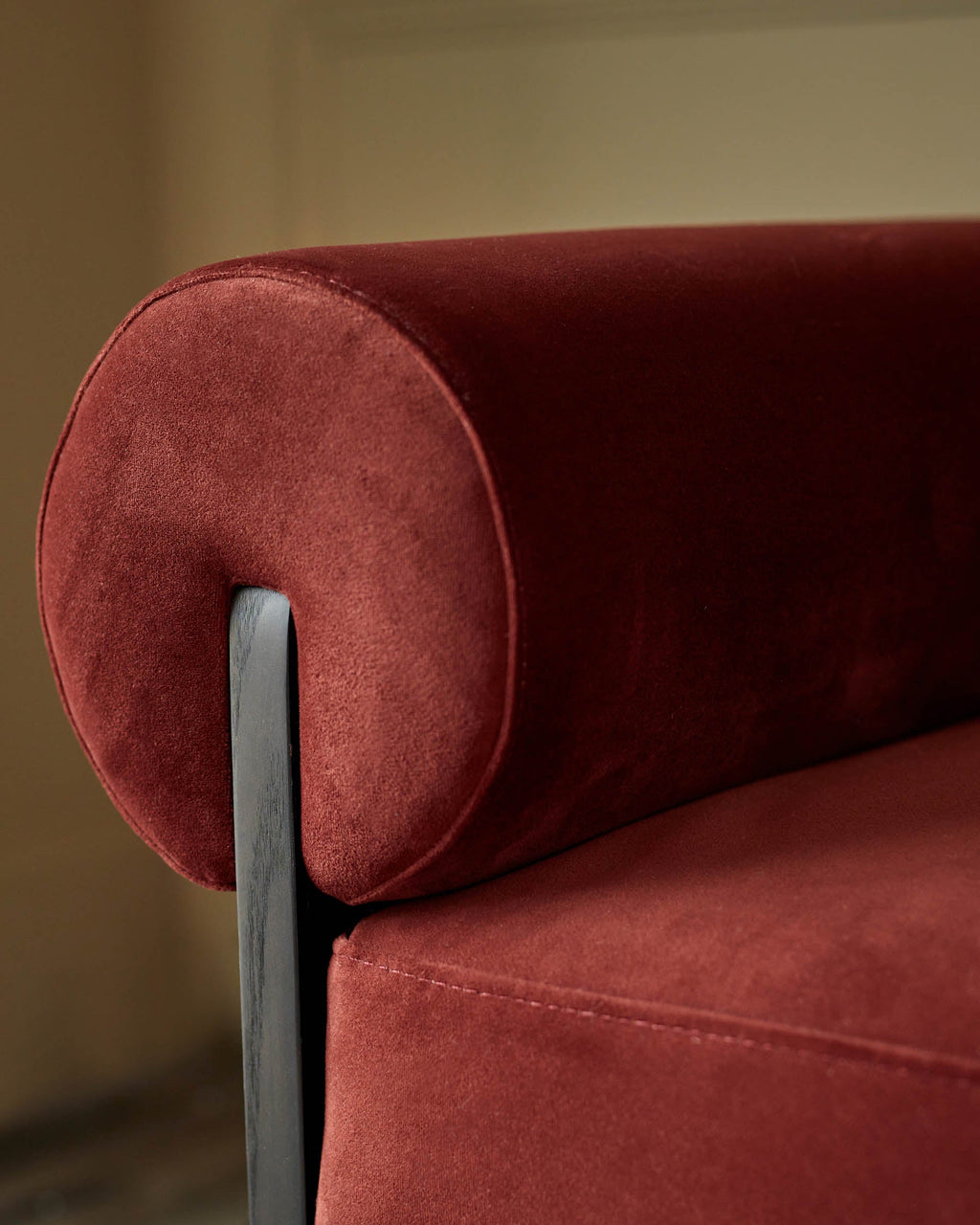 Banquette de jour Maeve en velours rouge caramel