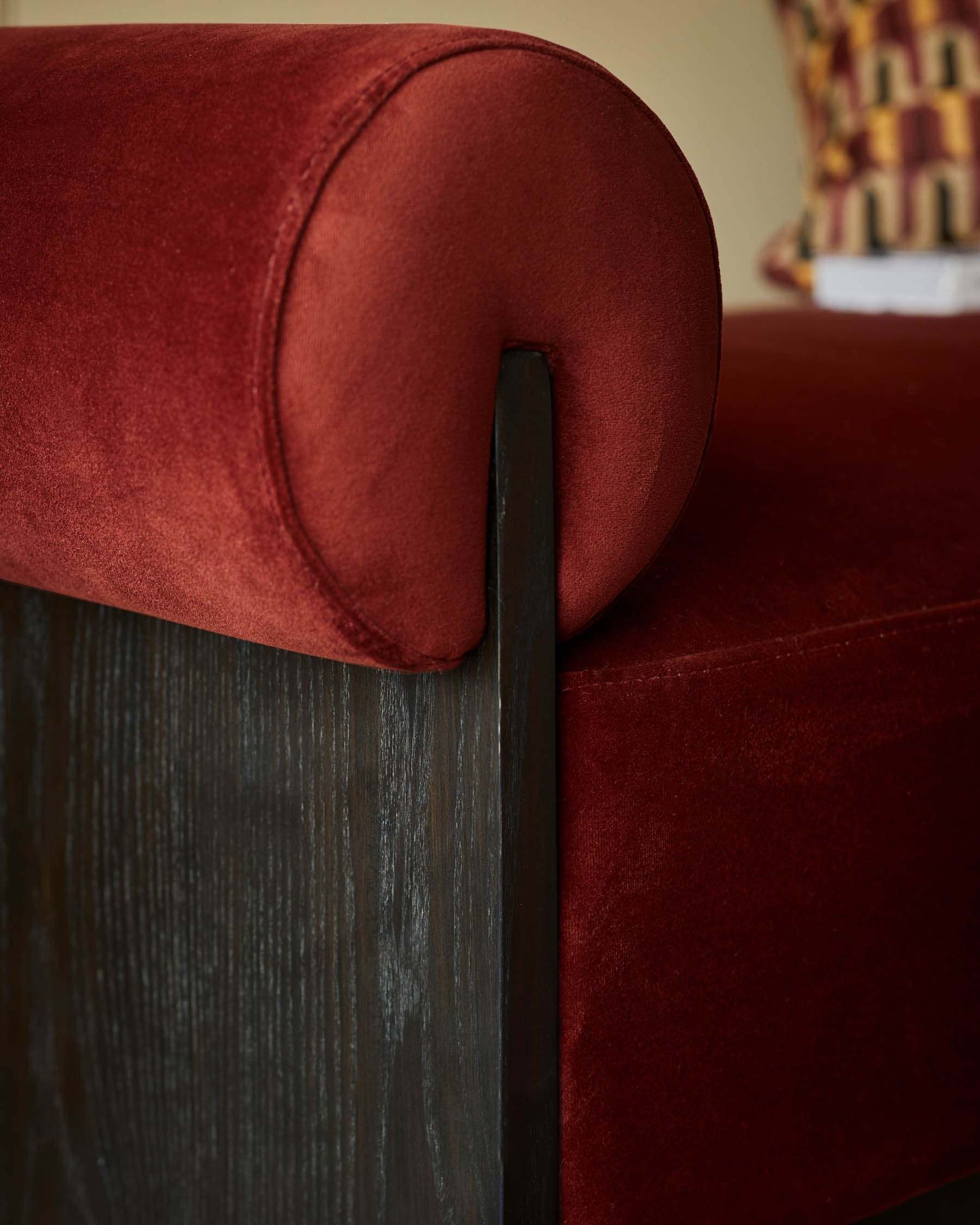 Banquette de jour Maeve en velours rouge caramel