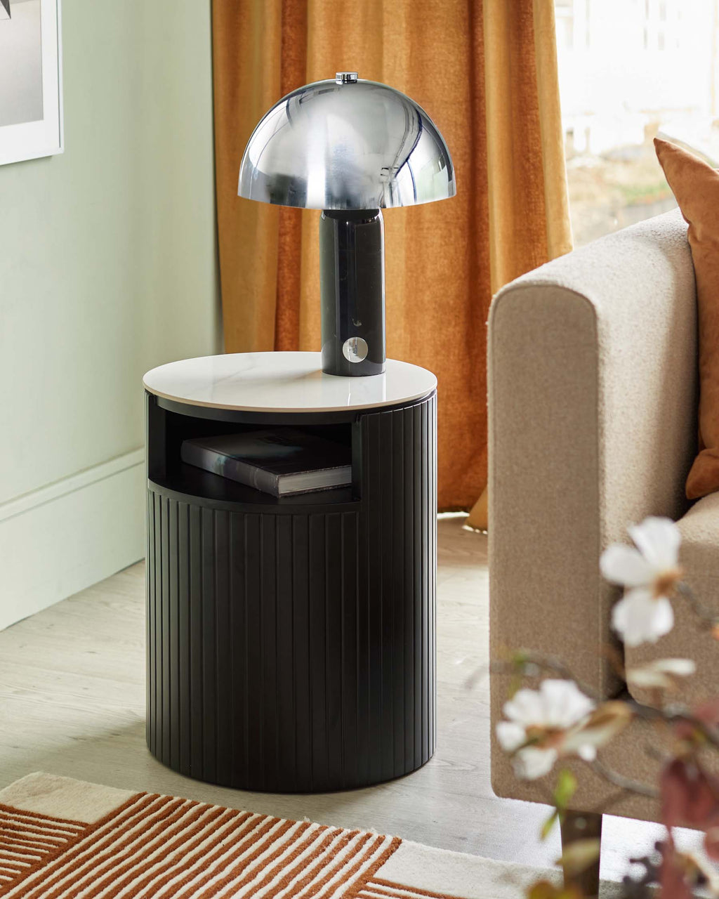 Table d'appoint Malachy en céramique blanche et bois noir