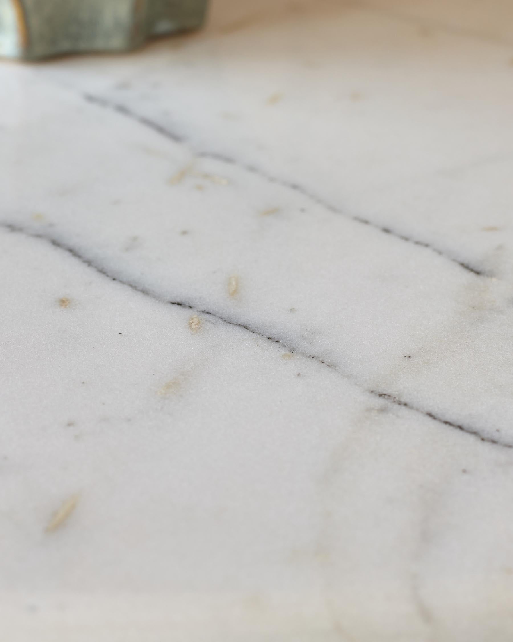 Table basse Malin en marbre blanc et bois foncé