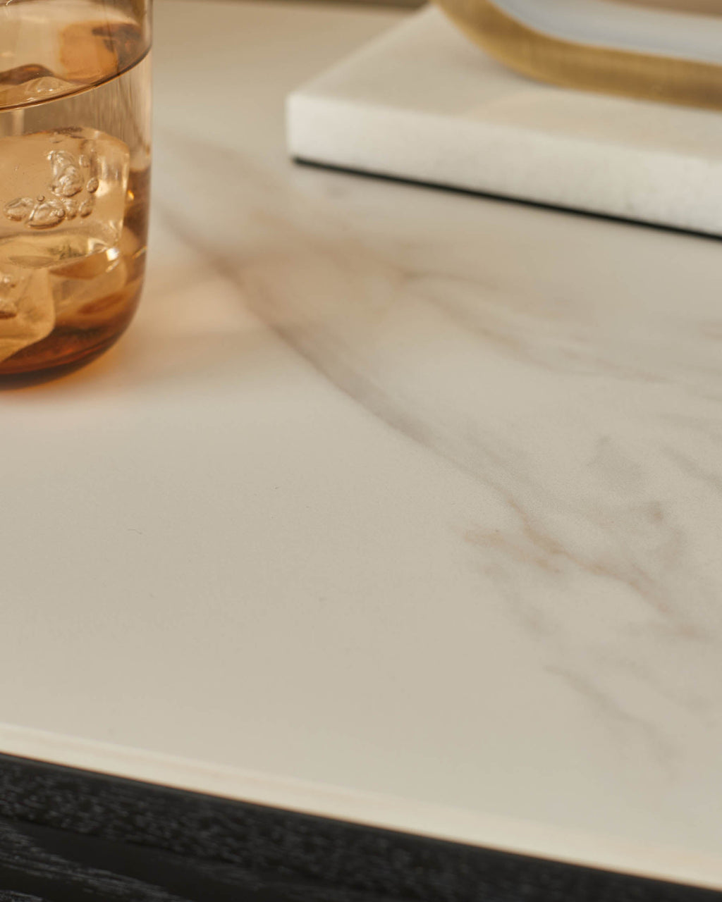 Table de chevet Manhattan en céramique blanche à 2 tiroirs