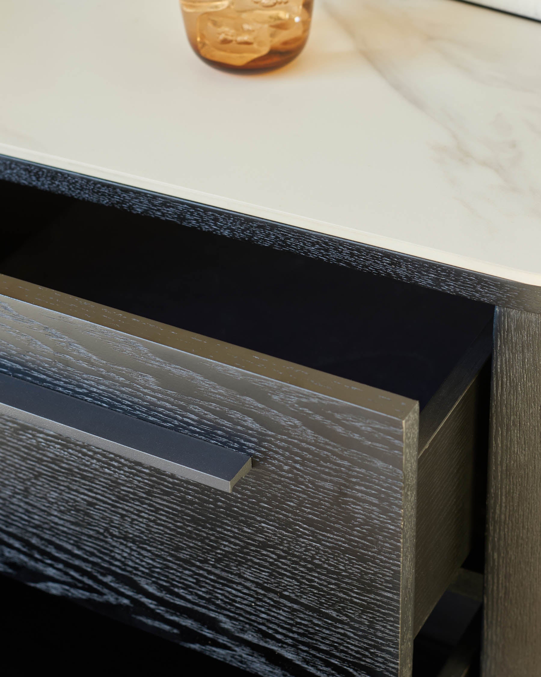 Table de chevet Manhattan en céramique blanche à 2 tiroirs