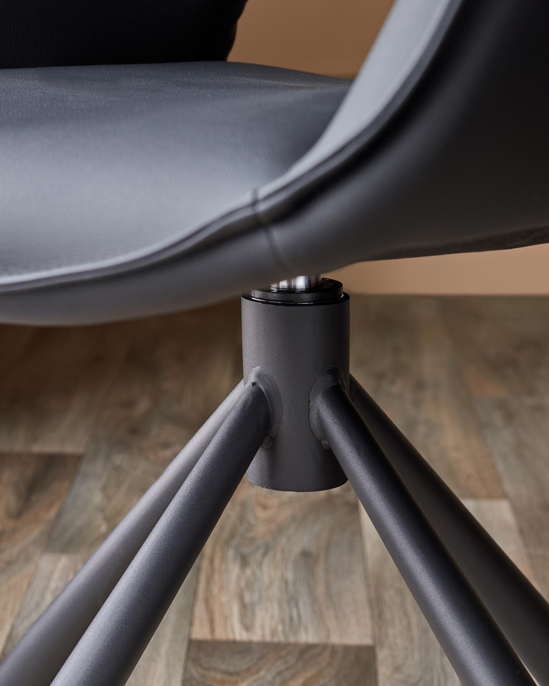 Chaise de salle à manger pivotante Marlow en similicuir noir