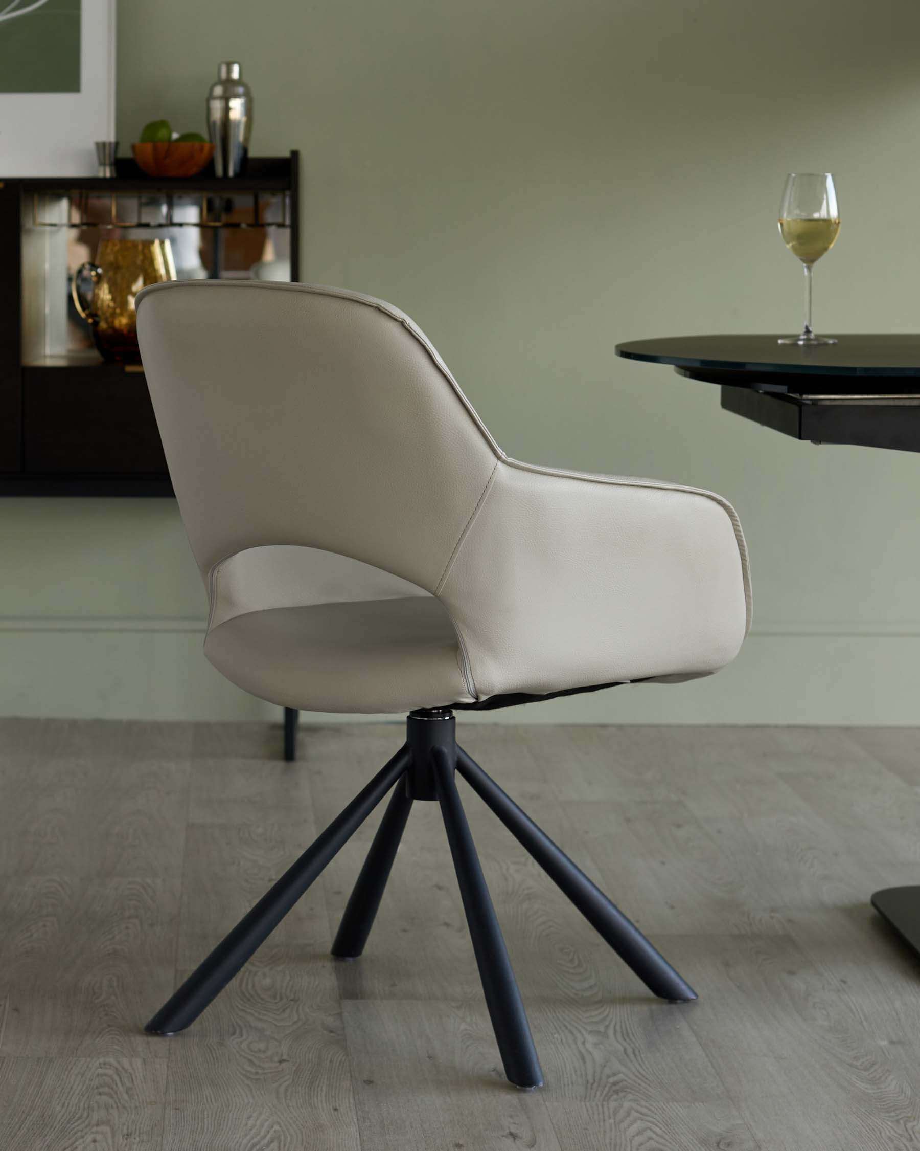 Fauteuil de salle à manger pivotant Marlow en similicuir gris clair