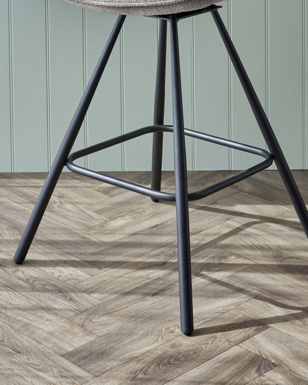 Tabouret de bar pivotant Marlow en métal noir et bouclette gris chaud