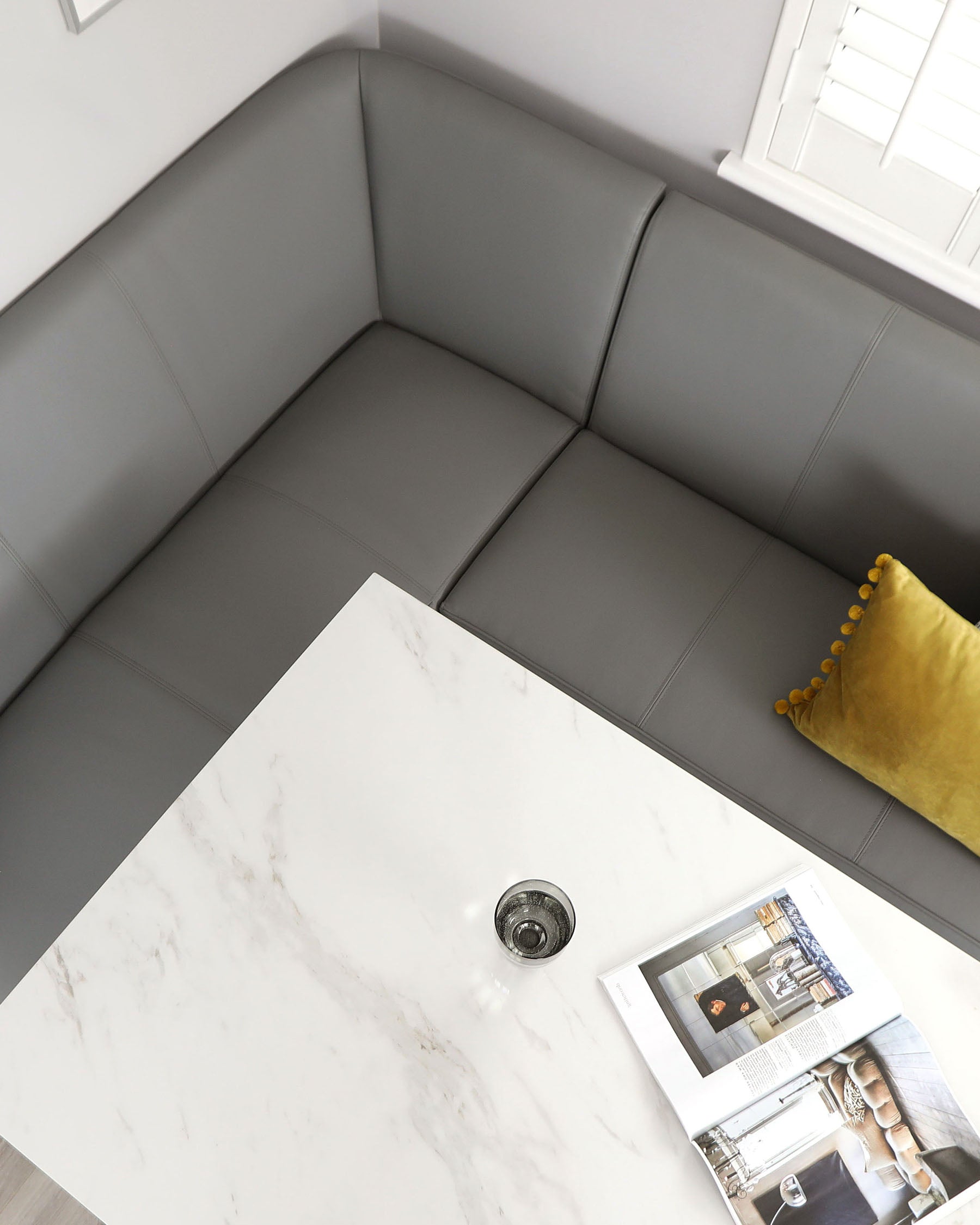 Banc d'angle droit 5 places en similicuir gris moyen et acier inoxydable brossé