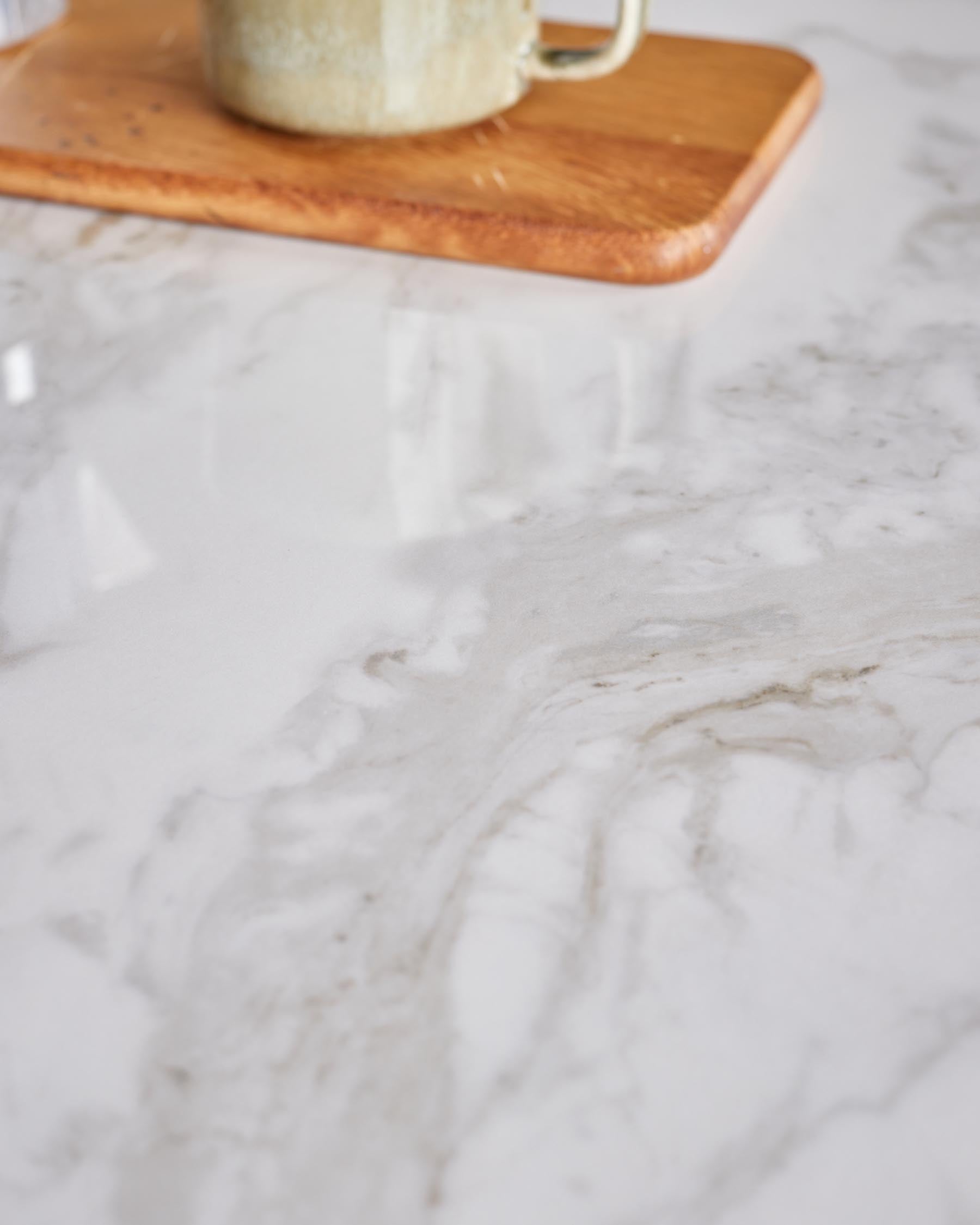 Table à manger 6 places Mia en céramique marbrée blanche