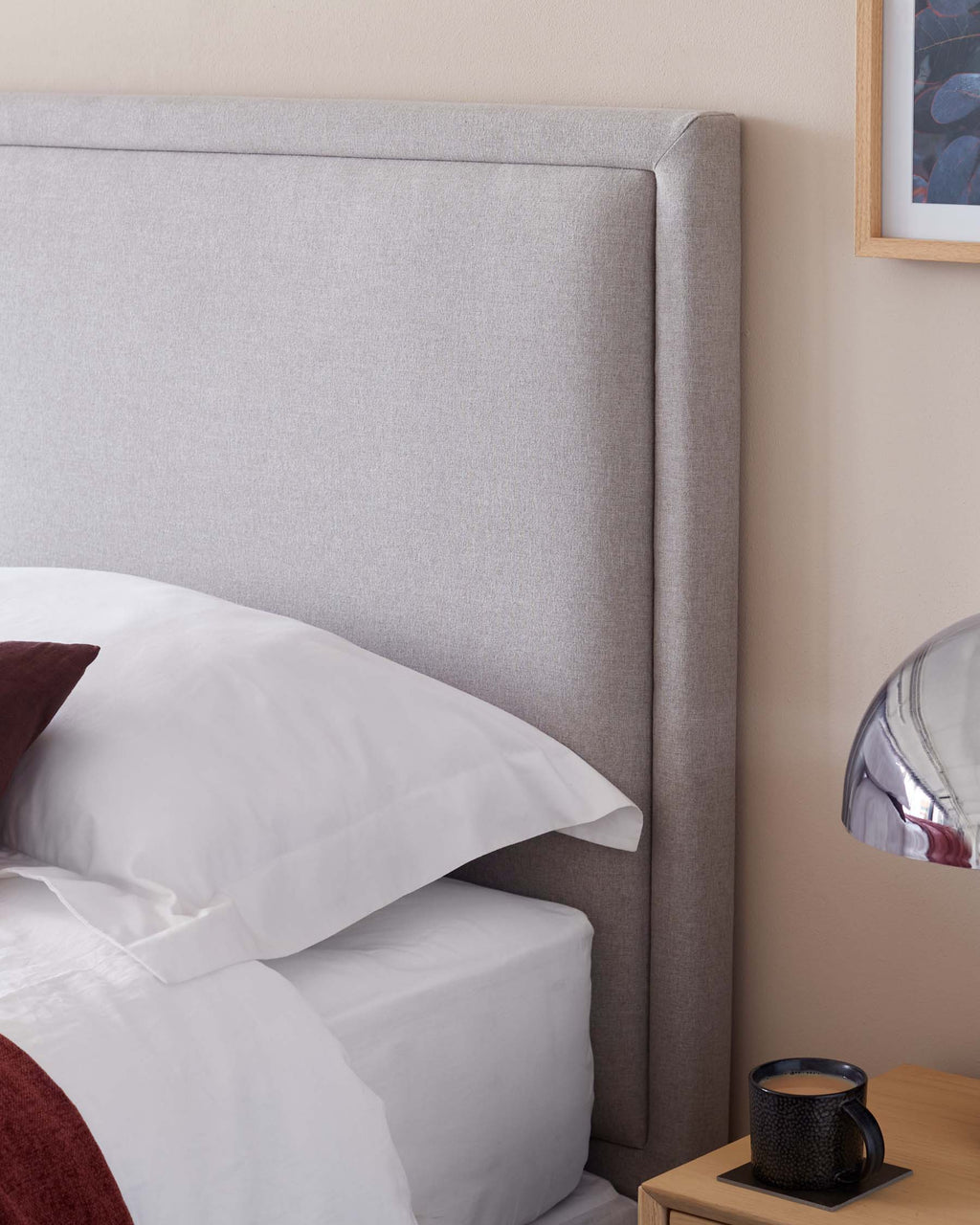 Tête de lit Monica en tissu gris clair pour lit king size