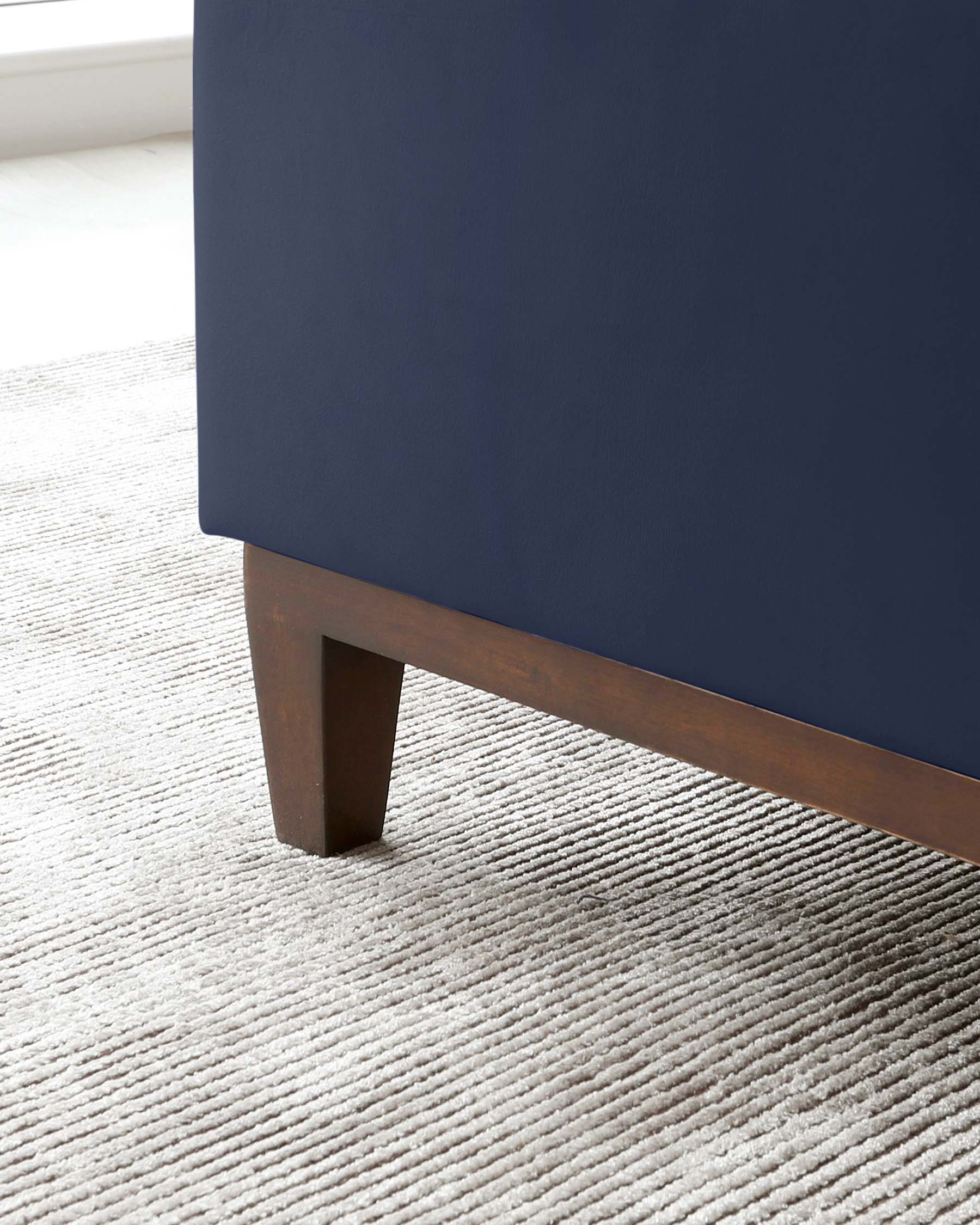 Lit double Monica en velours bleu marine avec rangement