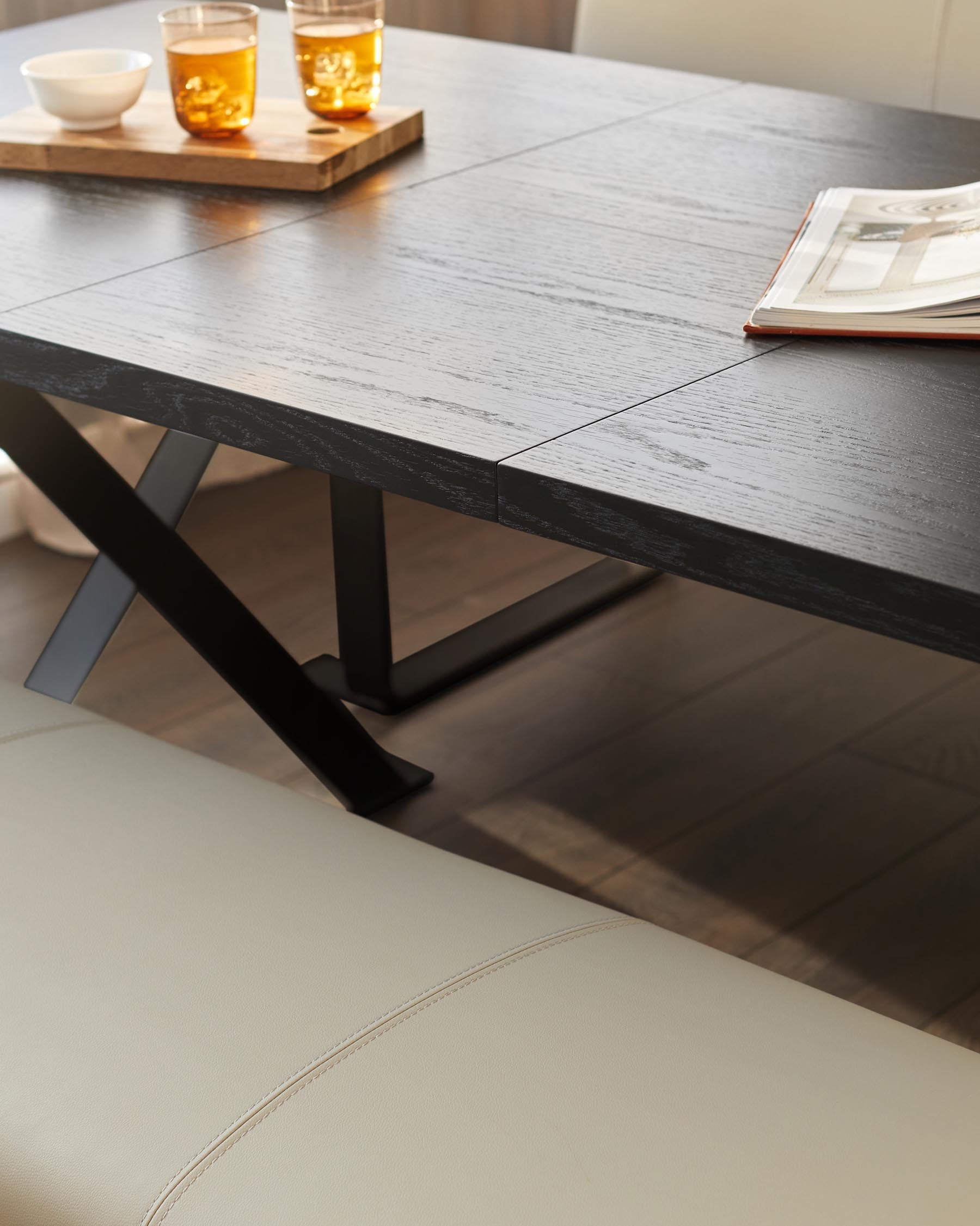 Table à manger extensible Nala en bois foncé délavé, de 6 à 8 places