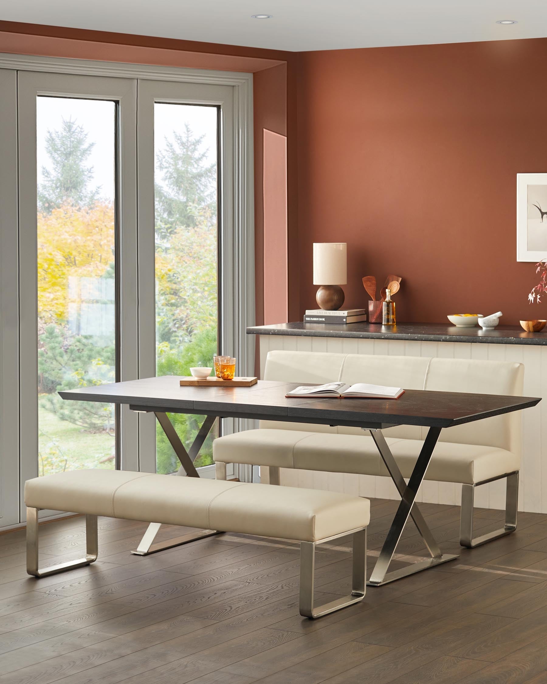 Table de salle à manger extensible Nala en bois noir, 6 à 8 places