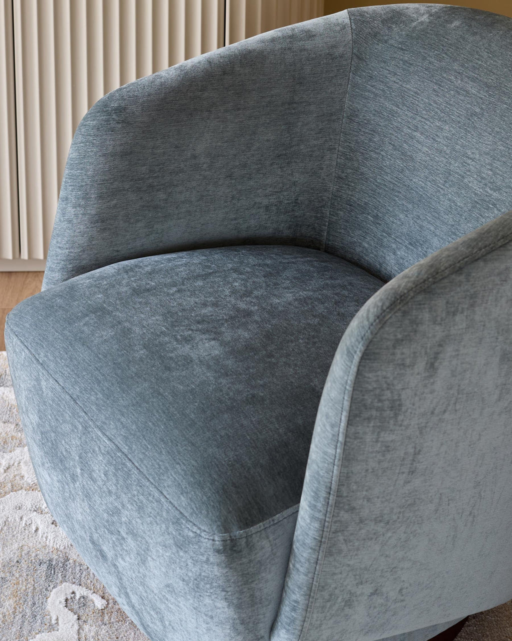 Fauteuil pivotant Natalia en chenille bleu-gris