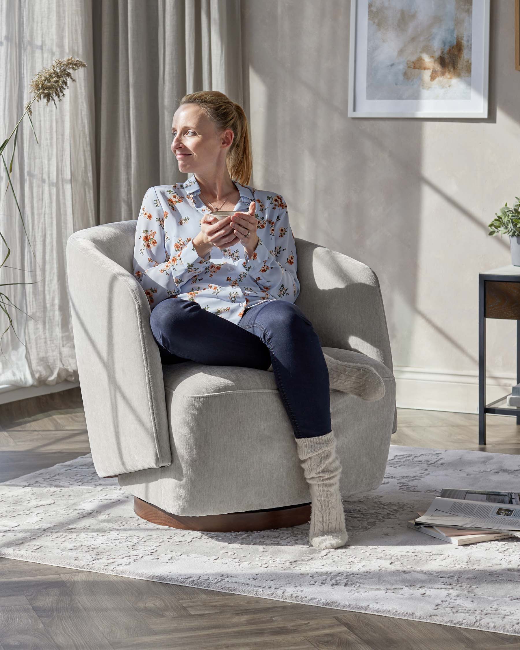 Fauteuil pivotant Natalia en chenille gris clair