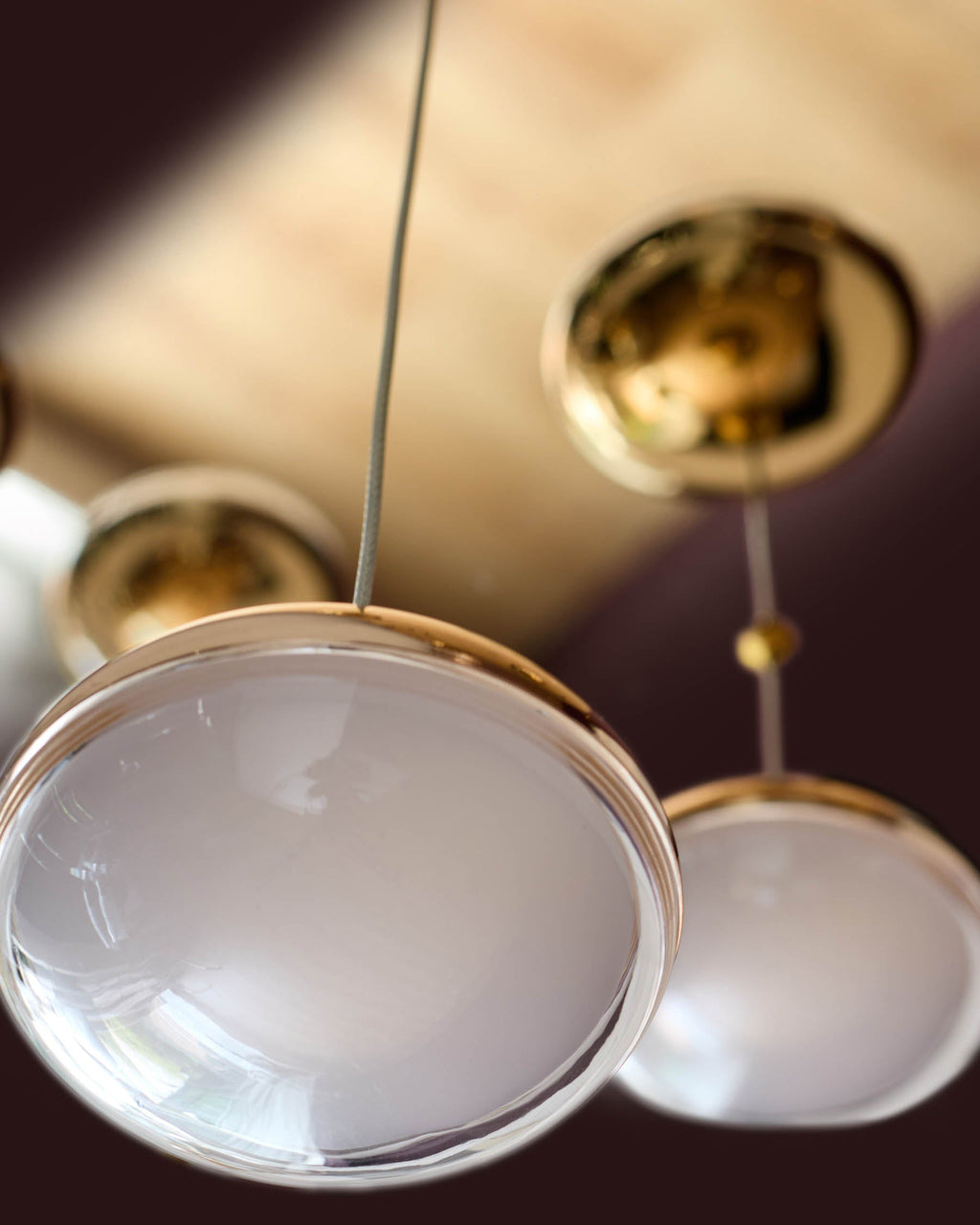 Pendentif Nina en or doux avec verre transparent et LED réglable 7 pouces