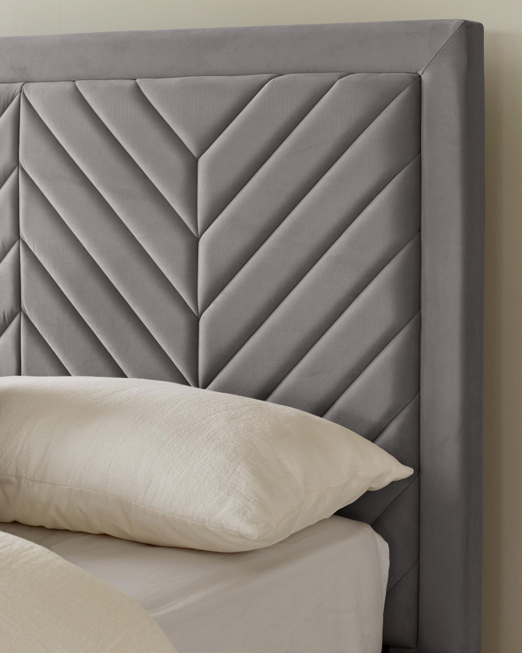 Lit coffre Octavia en velours gris, format super king size