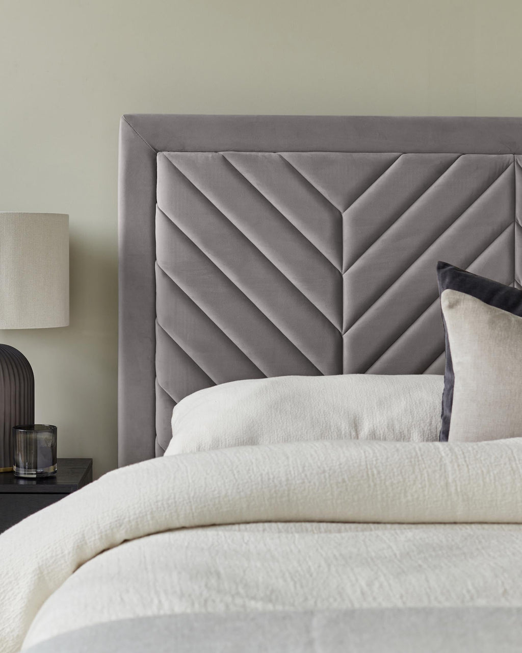 Lit coffre Octavia en velours gris, format super king size