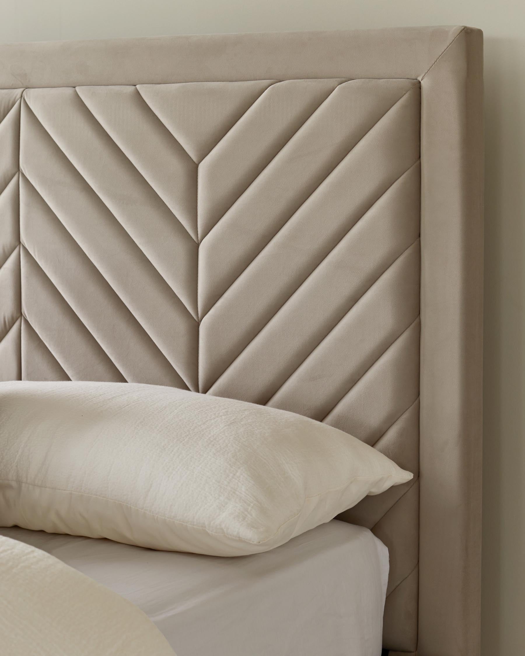 Lit coffre Octavia en velours champagne, format super king, avec coffre