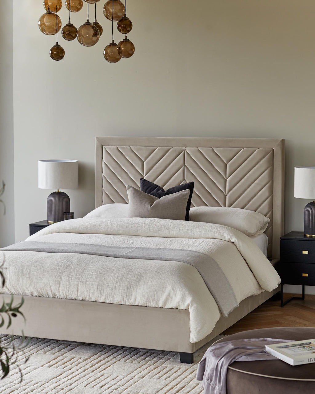 Lit coffre Octavia en velours champagne, format super king, avec coffre