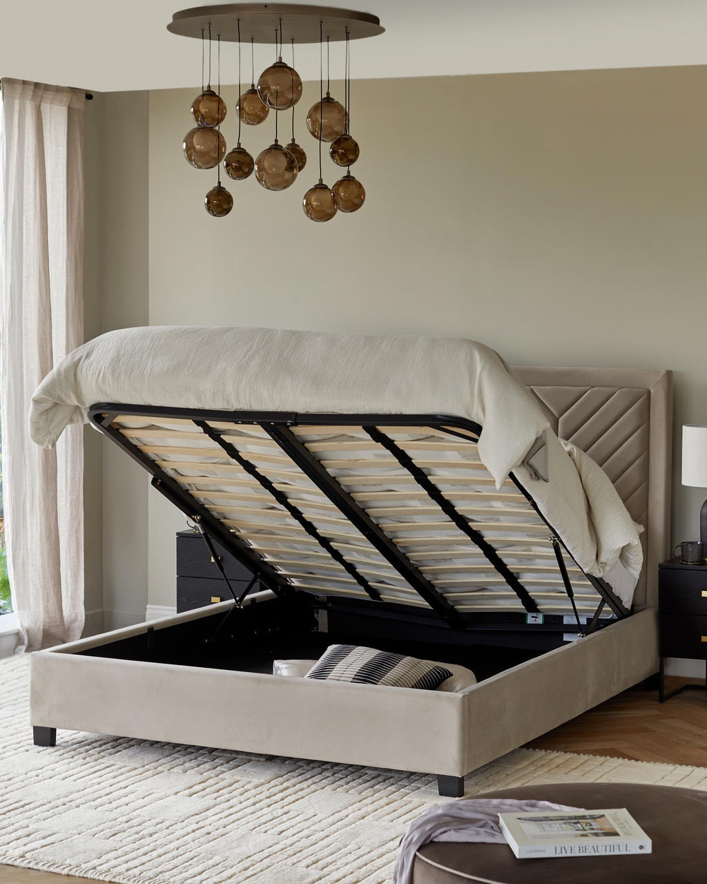 Lit coffre Octavia en velours champagne, format super king, avec coffre