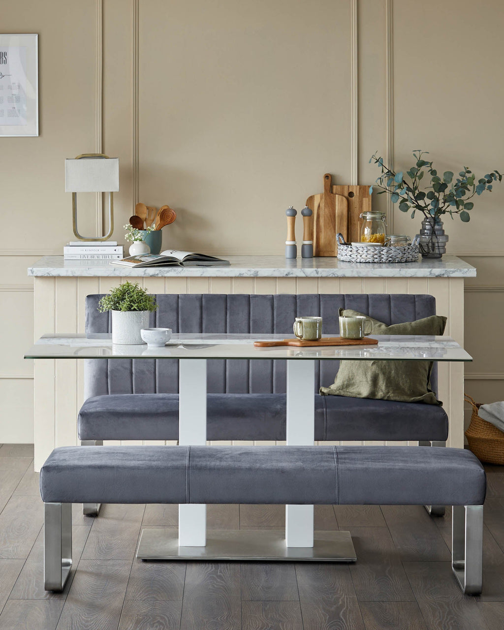 Banquette Ophelia 3 places en velours gris foncé et acier inoxydable, sans dossier