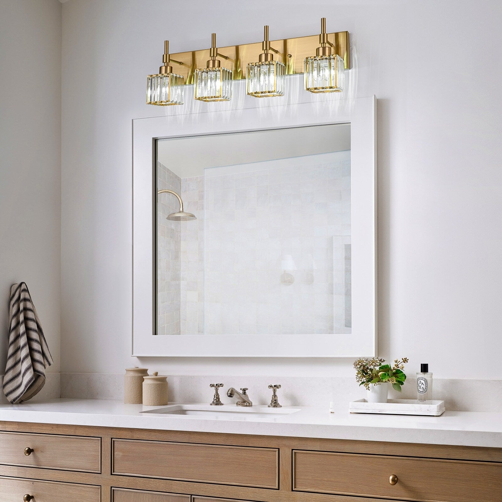 Luminaires de salle de bain en cristal à intensité variable Ora Modern sur miroir Glam Vanity Lights