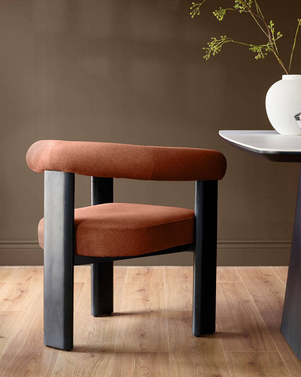 Chaise de salle à manger Orion en tissu rouge caramel