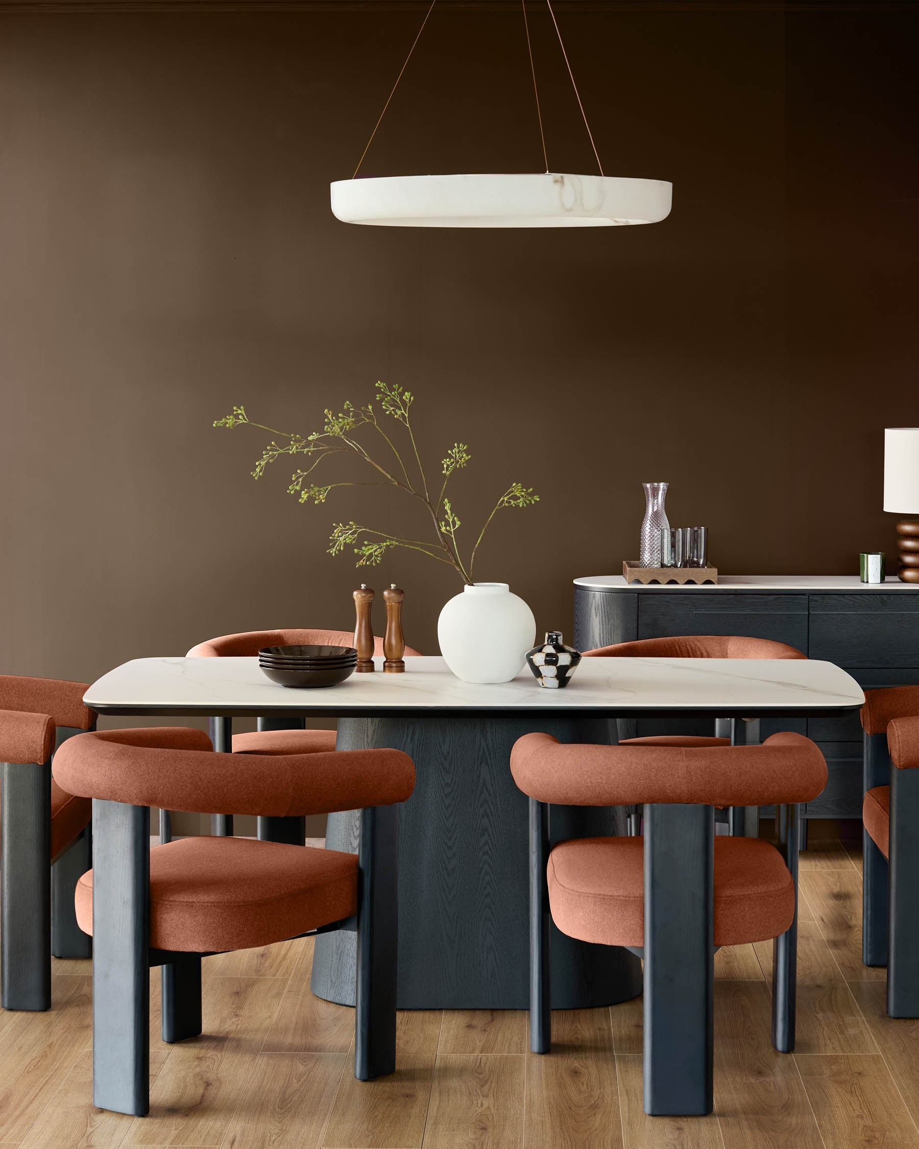 Chaise de salle à manger Orion en tissu rouge caramel