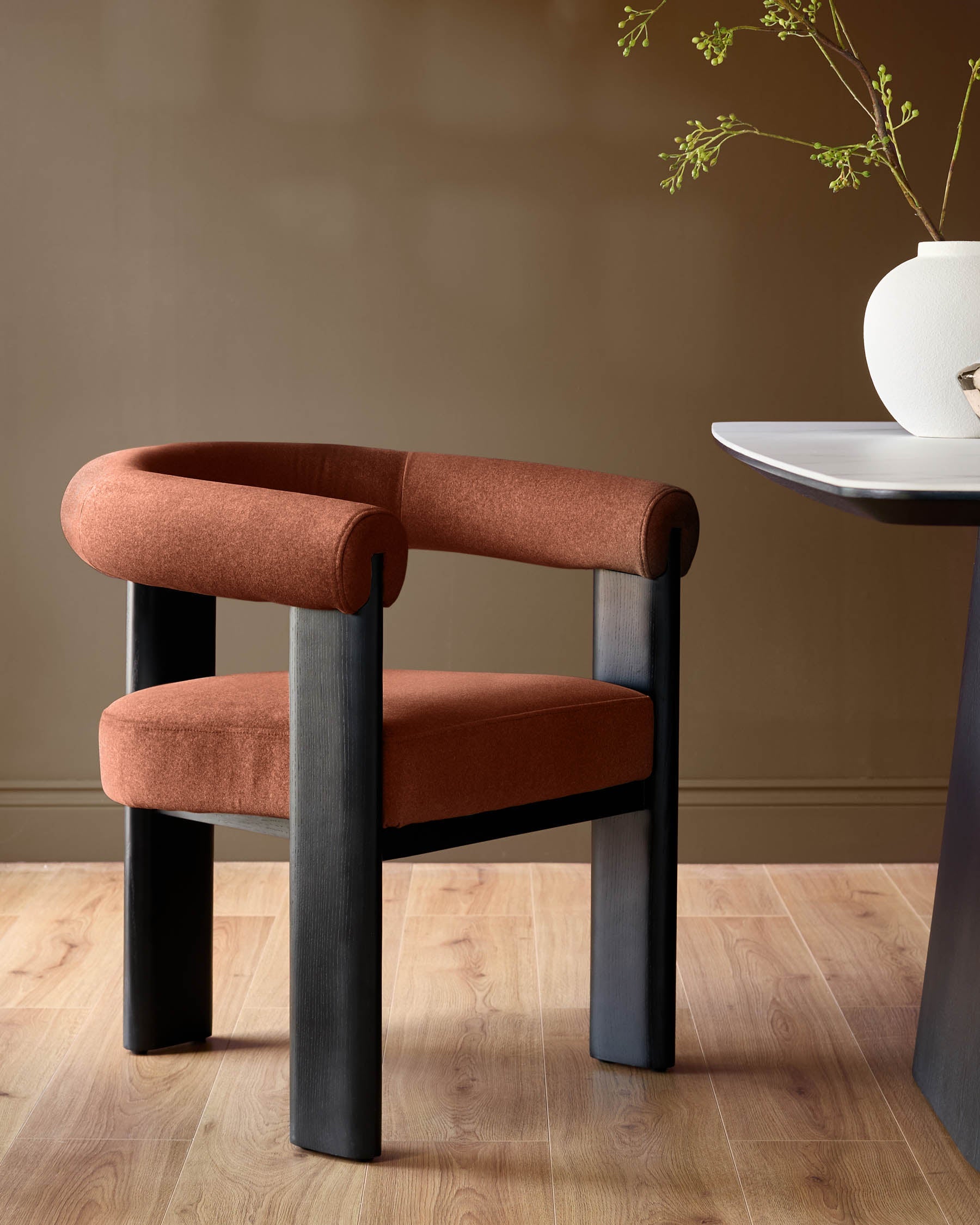 Chaise de salle à manger Orion en tissu rouge caramel