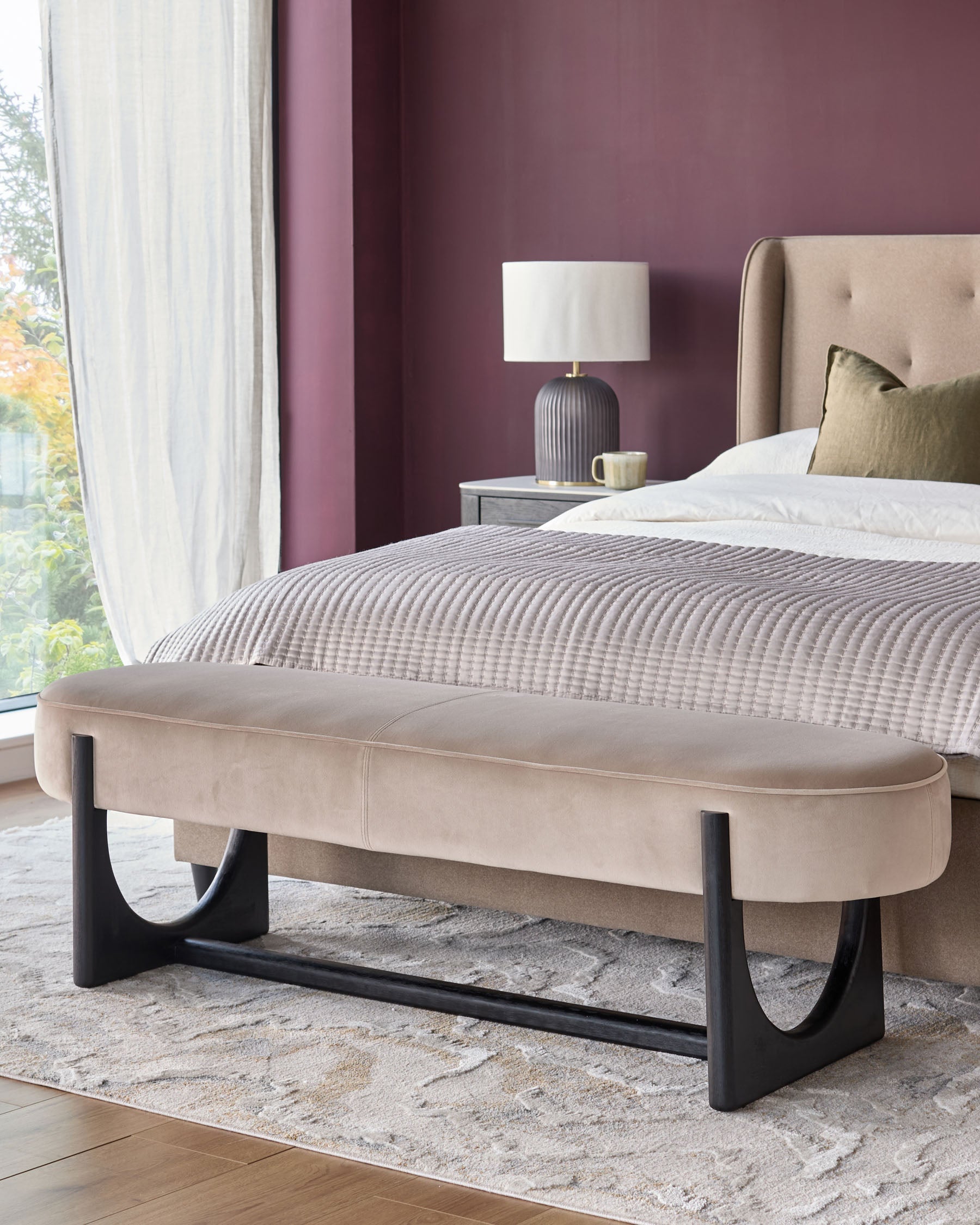 Banquette 3 places sans dossier en velours champagne Orlan