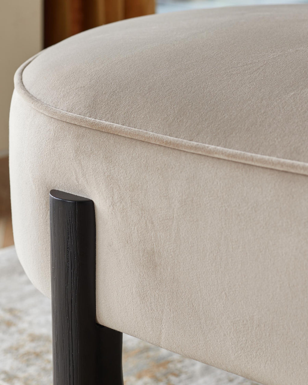 Banquette de salle à manger 3 places en velours champagne Orlan avec dossier