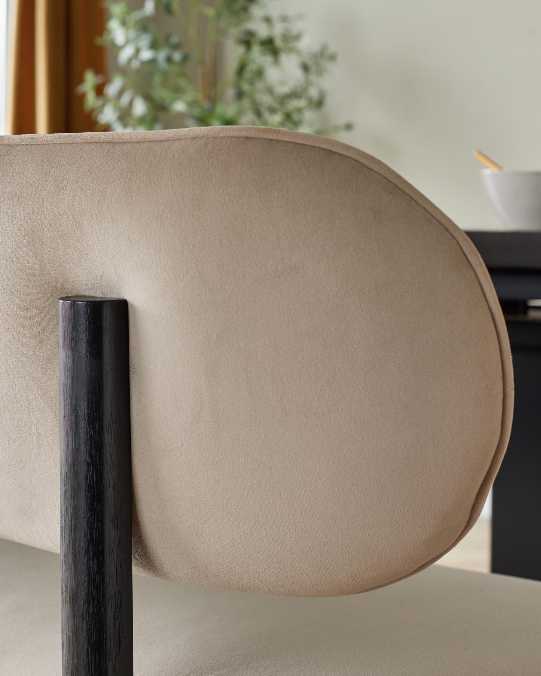 Banquette de salle à manger 3 places en velours champagne Orlan avec dossier