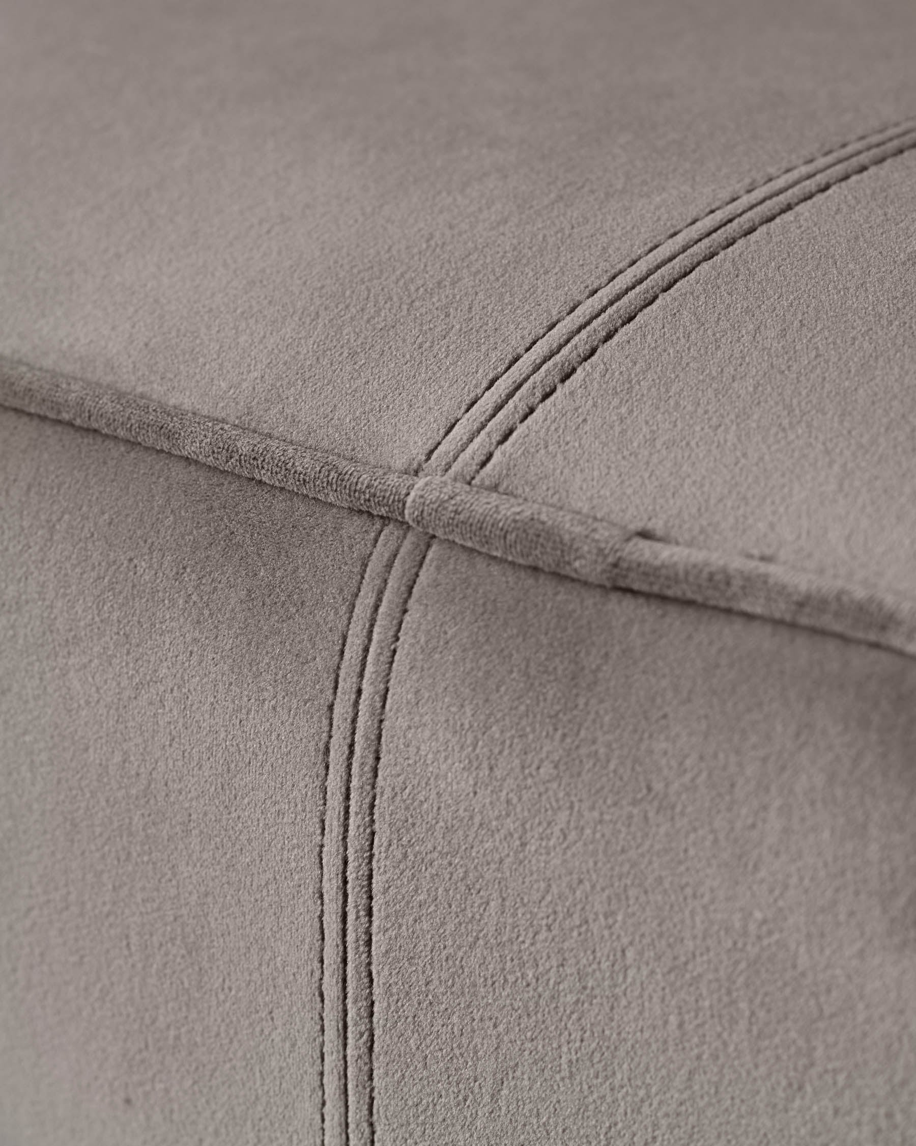 Banquette de salle à manger 3 places en velours moka Orlan sans dossier