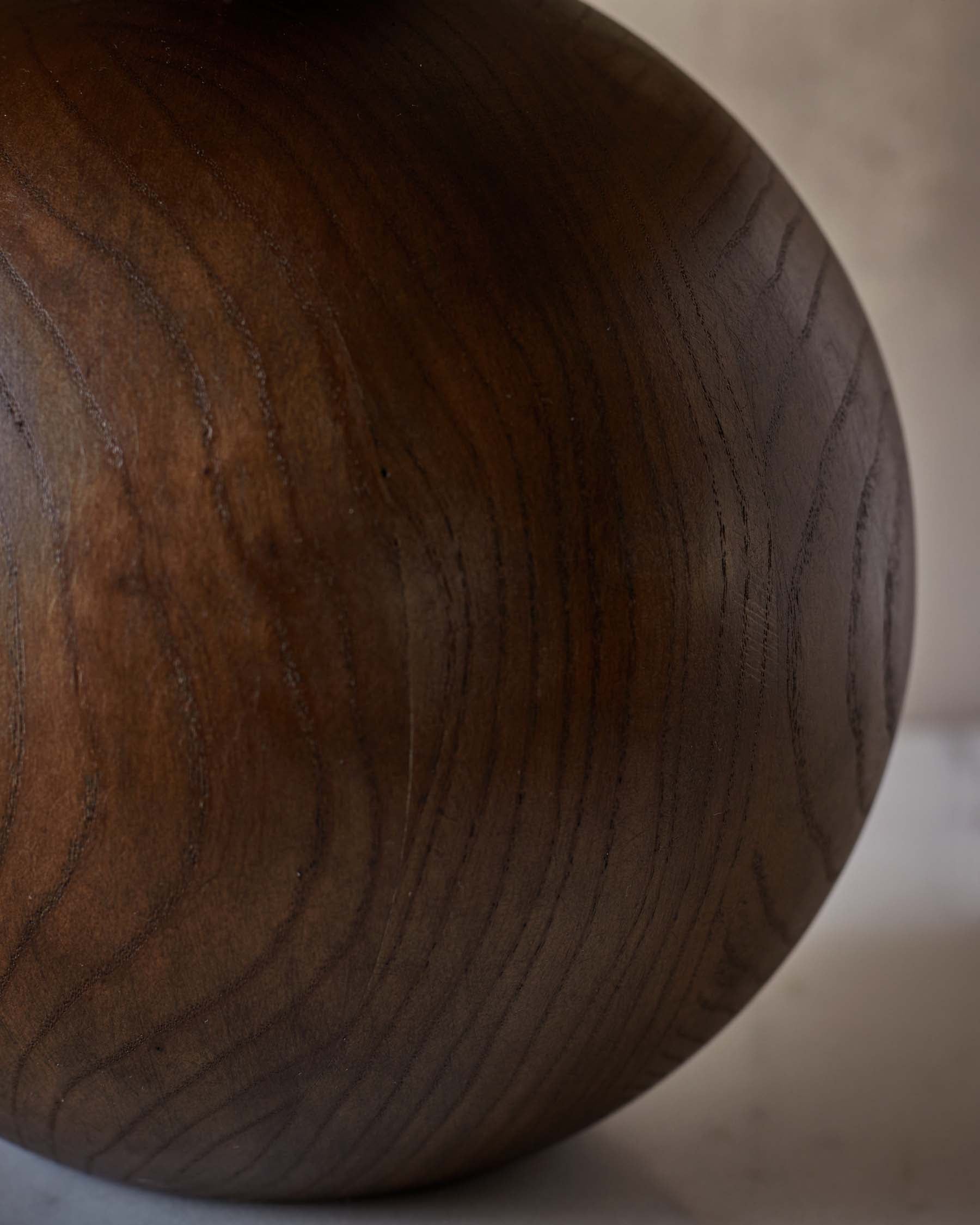 Lampe de table Orlan en lin naturel et bois foncé