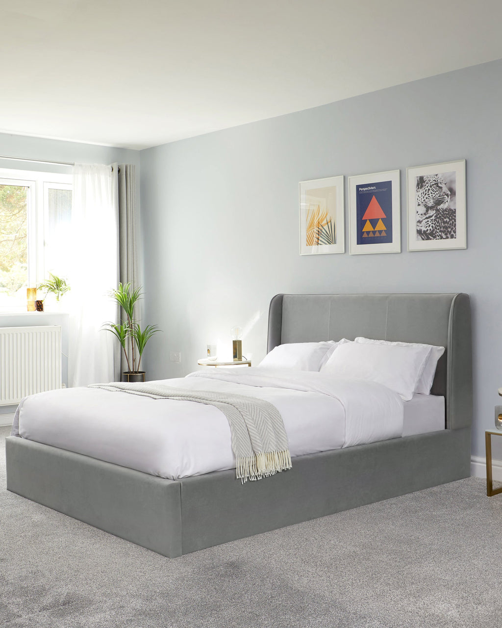 Lit coffre Paolo en velours gris clair, format king size