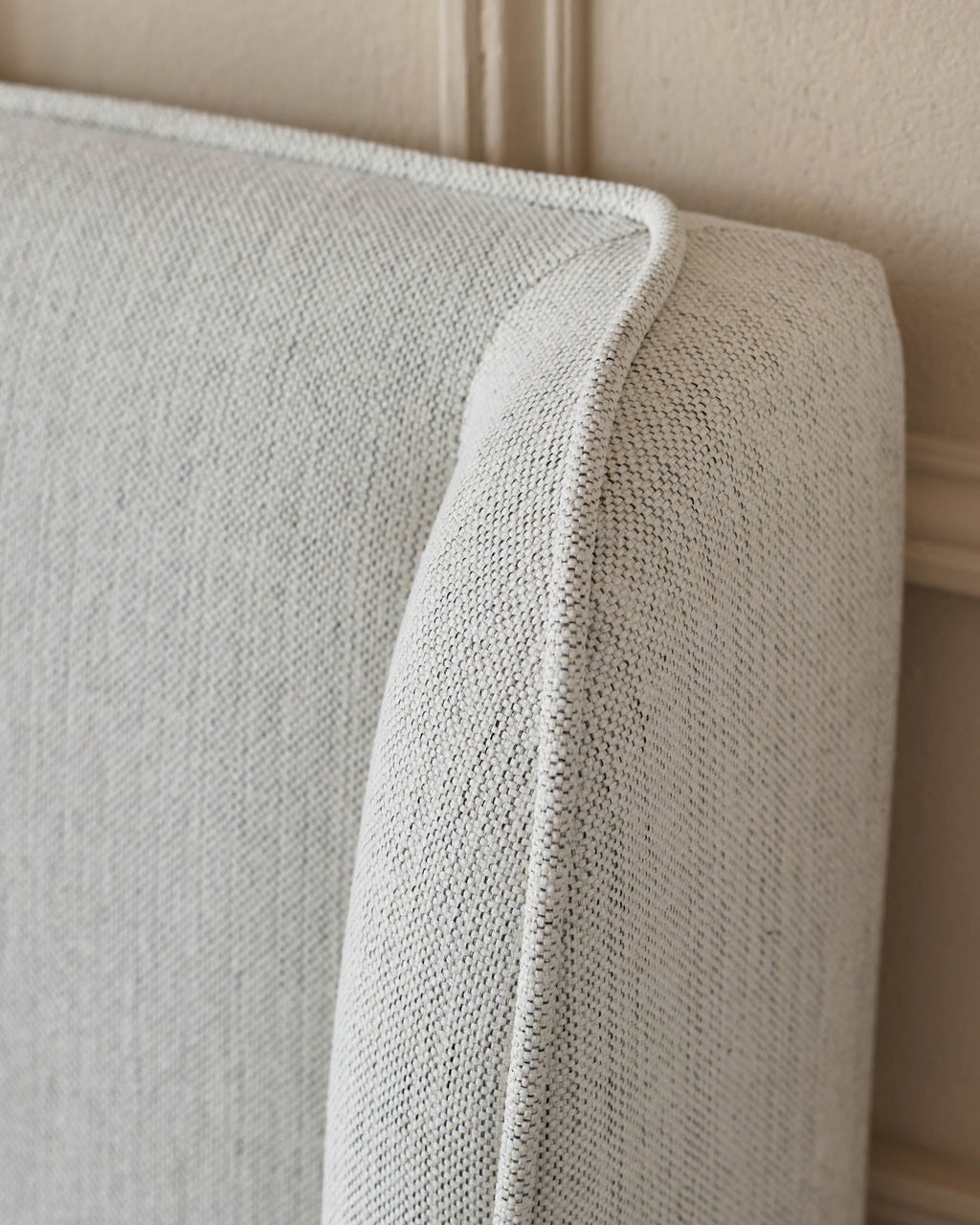 Lit king size Paolo en tissu bicolore ivoire