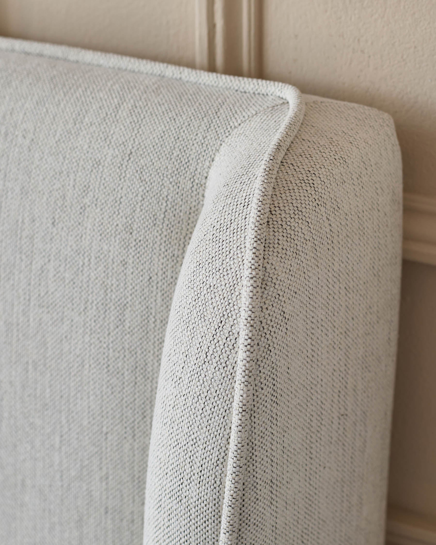 Lit king size Paolo en tissu bicolore ivoire