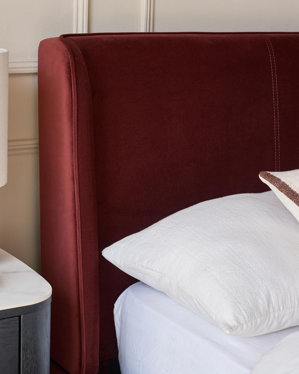 Lit super king en velours rouge caramel Paolo